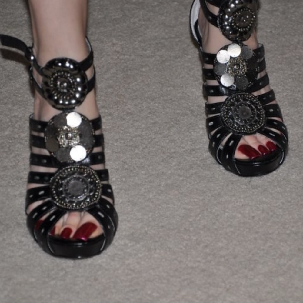 US7.5 Black Strappy Heeled Sandals